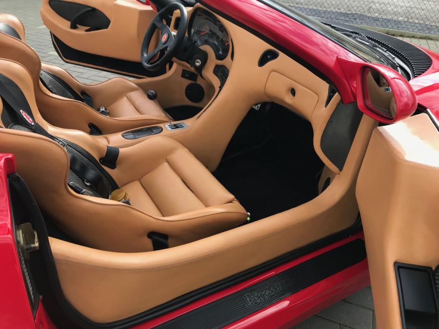 Интерьер Bizzarrini BZ-2001 Concept 1992 года  (фото 8 из 35)